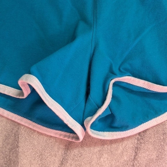 Light blue hot shorts 3” Reebok size medium - Picture 3 of 11